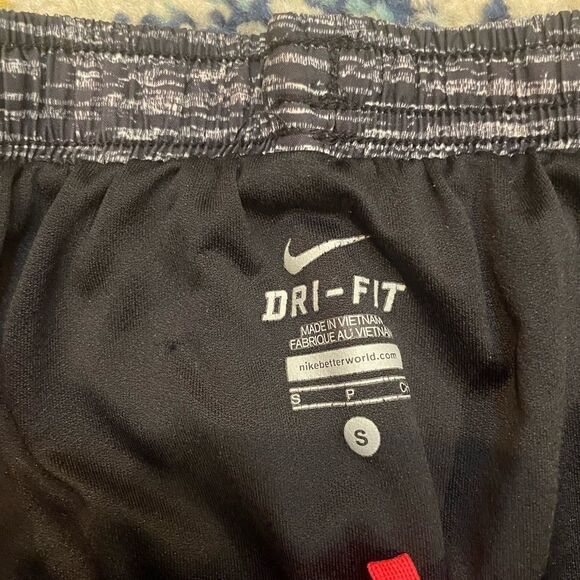 Dri-fit Nike shorts size S - Picture 2 of 4